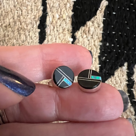❤️ SIGNED Native “8M” Zuni Black Onyx & Opal Stud Earrings 925 New Mexico 9.6mm - Picture 10 of 14